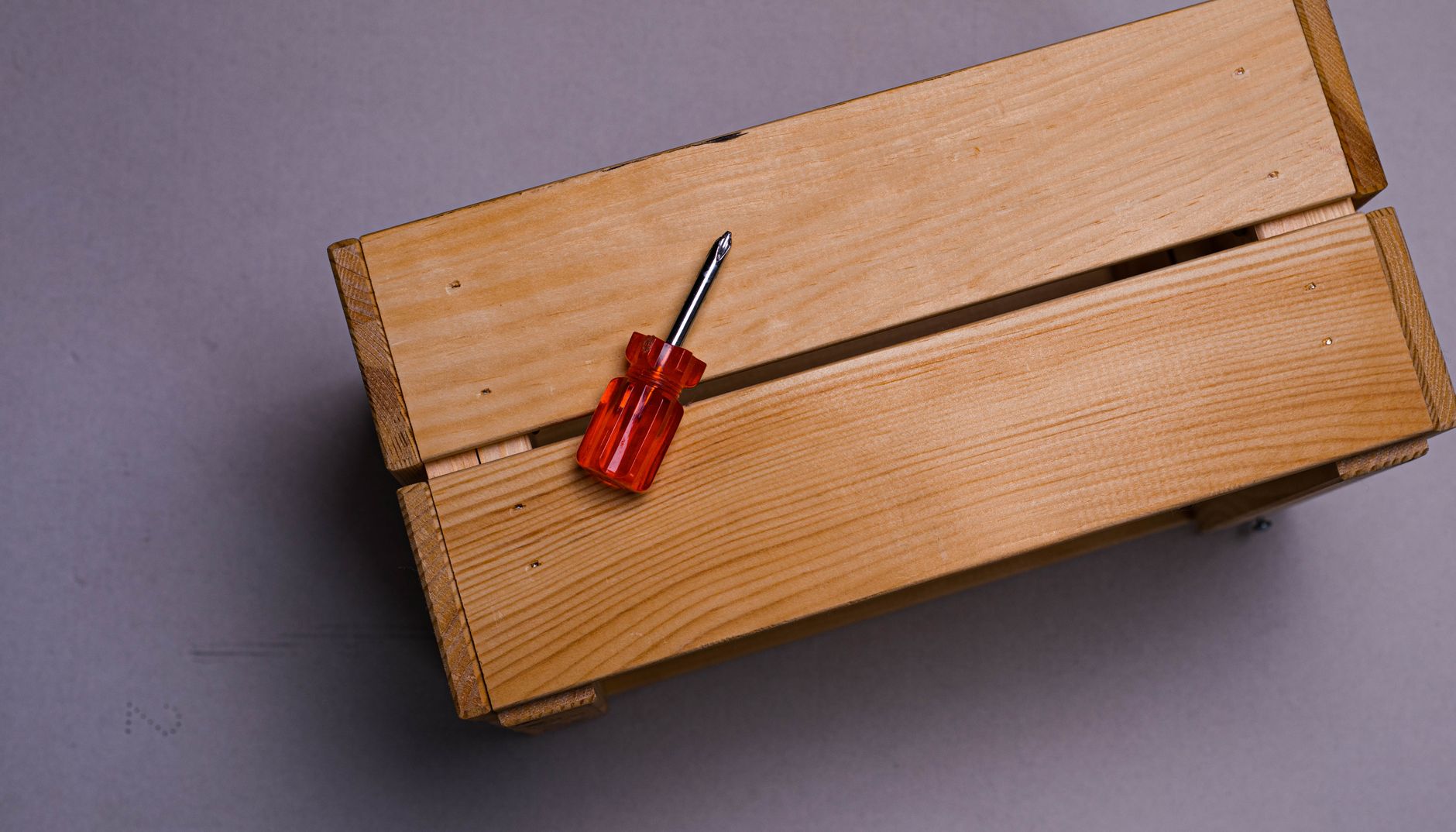 Comparatif : quincaillerie de clôture galvanisée vs inox
